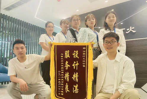 以服務(wù)為己任，以滿(mǎn)意為準(zhǔn)則——萬(wàn)家燈火好評(píng)如潮！